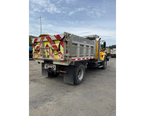 INTERNATIONAL 7400 Complete Vehicle