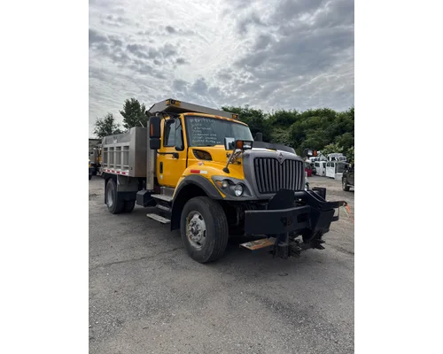 INTERNATIONAL 7400 Complete Vehicle