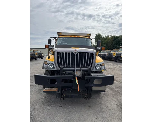 INTERNATIONAL 7400 Complete Vehicle