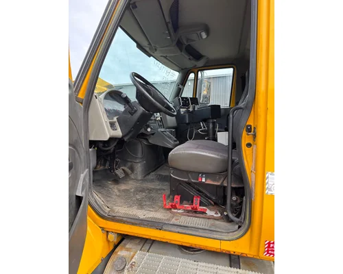 INTERNATIONAL 7400 Complete Vehicle