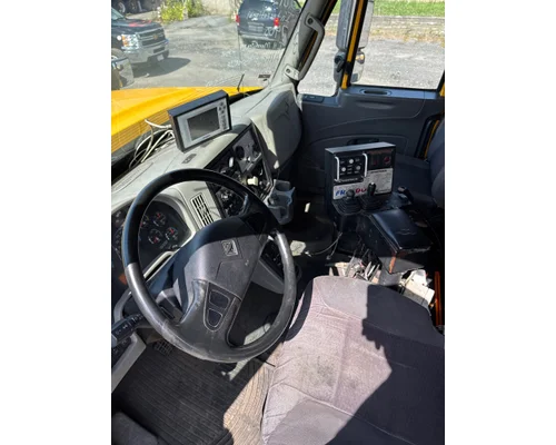 INTERNATIONAL 7400 Complete Vehicle