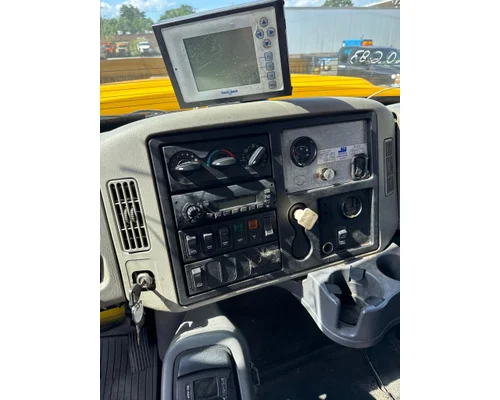 INTERNATIONAL 7400 Complete Vehicle