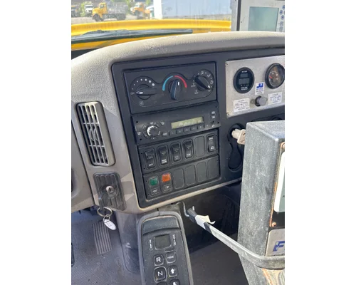 INTERNATIONAL 7400 Complete Vehicle