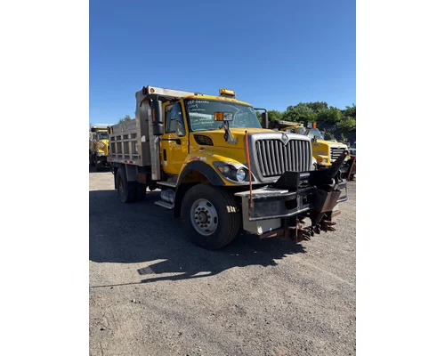 INTERNATIONAL 7400 Complete Vehicle