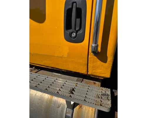 INTERNATIONAL 7400 Complete Vehicle