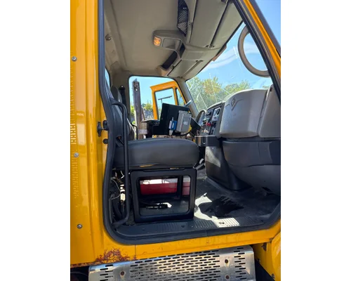 INTERNATIONAL 7400 Complete Vehicle
