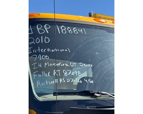 INTERNATIONAL 7400 Complete Vehicle