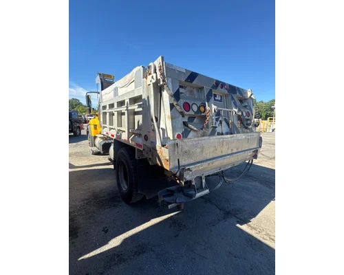 INTERNATIONAL 7400 Complete Vehicle