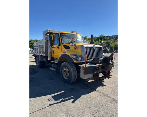 INTERNATIONAL 7400 Complete Vehicle