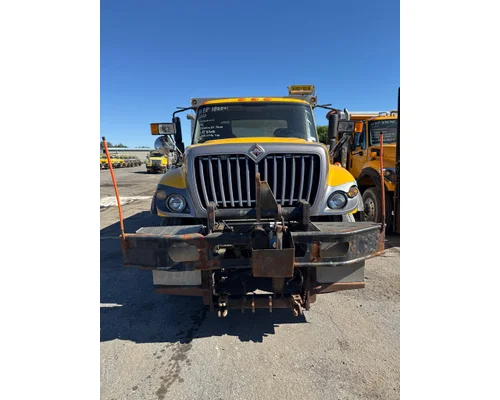 INTERNATIONAL 7400 Complete Vehicle