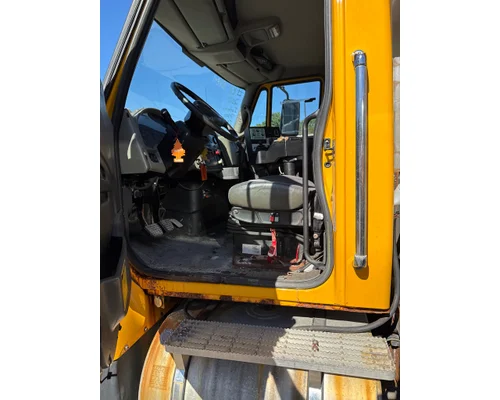 INTERNATIONAL 7400 Complete Vehicle