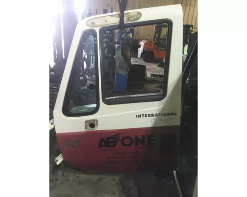 INTERNATIONAL 7400 DOOR ASSEMBLY, FRONT