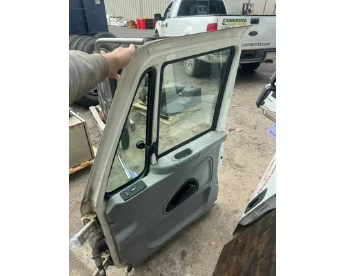 INTERNATIONAL 7400 Door Assembly, Front