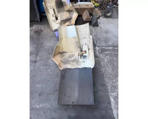 INTERNATIONAL 7400 Fender Extension