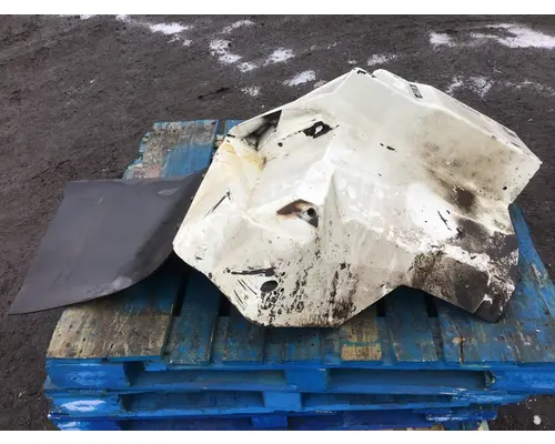 INTERNATIONAL 7400 Fender Extension