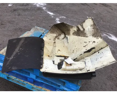 INTERNATIONAL 7400 Fender Extension