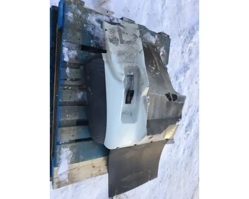 INTERNATIONAL 7400 Fender Extension