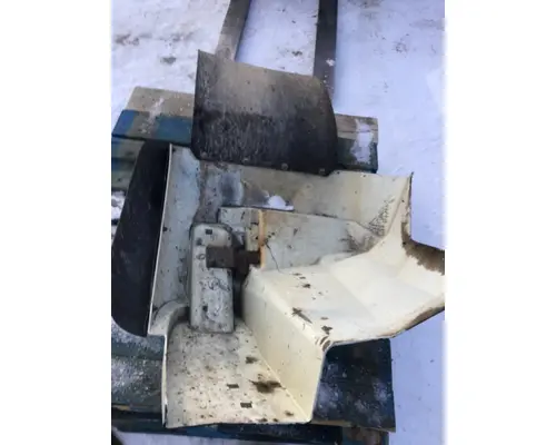 INTERNATIONAL 7400 Fender Extension