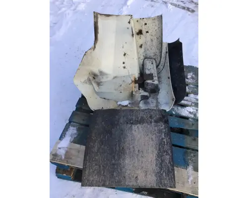 INTERNATIONAL 7400 Fender Extension