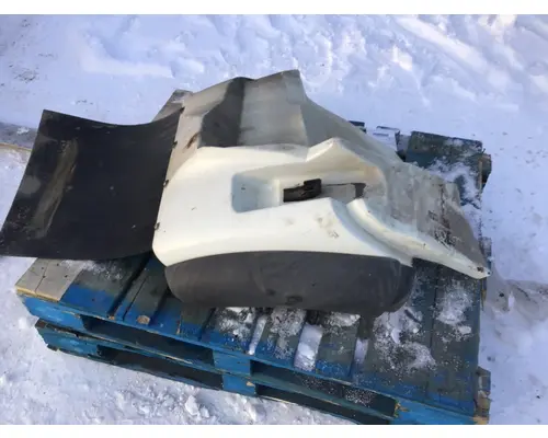 INTERNATIONAL 7400 Fender Extension