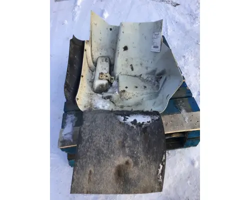 INTERNATIONAL 7400 Fender Extension