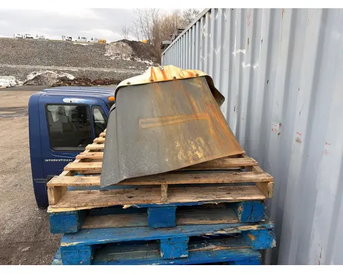 INTERNATIONAL 7400 Fender Extension