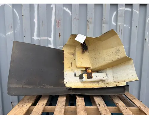 INTERNATIONAL 7400 Fender Extension