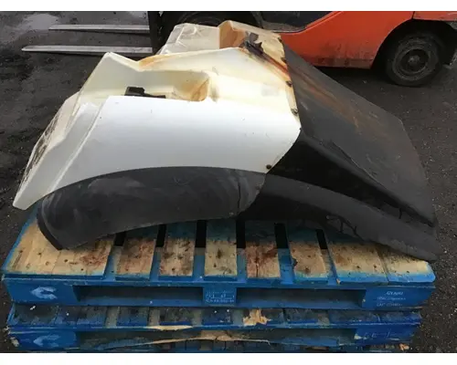 INTERNATIONAL 7400 Fender Extension