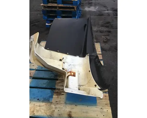 INTERNATIONAL 7400 Fender Extension