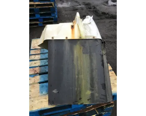 INTERNATIONAL 7400 Fender Extension