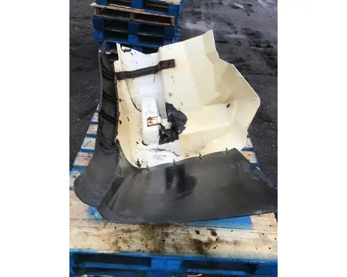 INTERNATIONAL 7400 Fender Extension