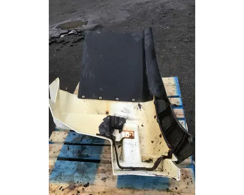 INTERNATIONAL 7400 Fender Extension