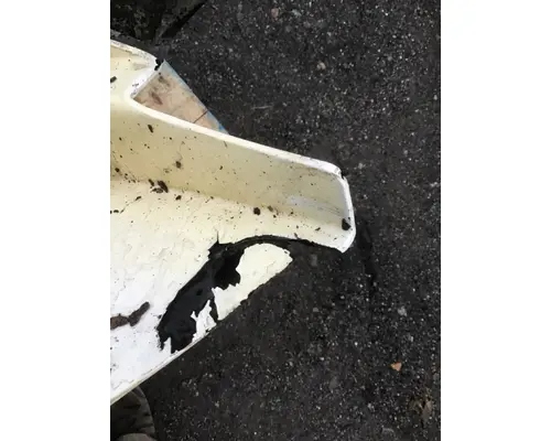 INTERNATIONAL 7400 Fender Extension