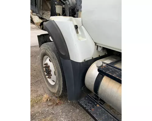 INTERNATIONAL 7400 Fender