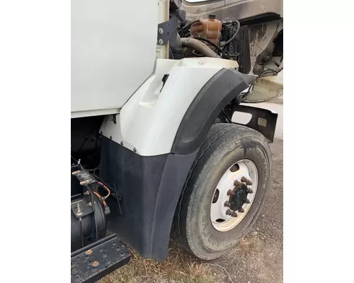 INTERNATIONAL 7400 Fender