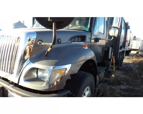 INTERNATIONAL 7400 HOOD