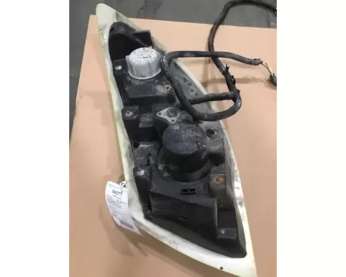 INTERNATIONAL 7400 Headlamp Assembly