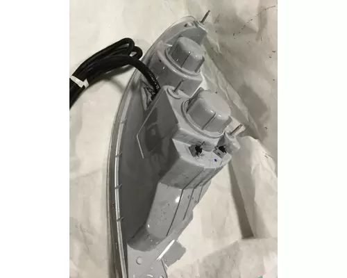 INTERNATIONAL 7400 Headlamp Assembly