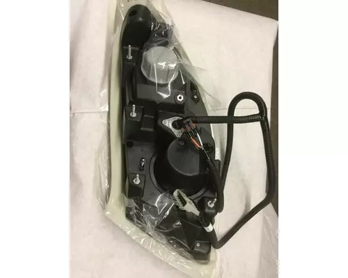 INTERNATIONAL 7400 Headlamp Assembly