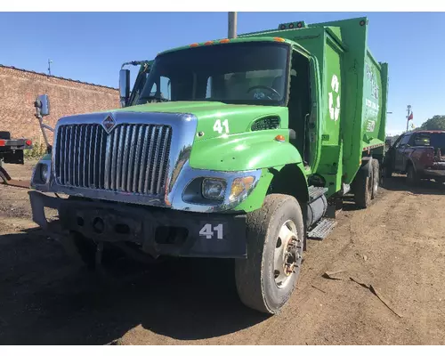 INTERNATIONAL 7400 Hood