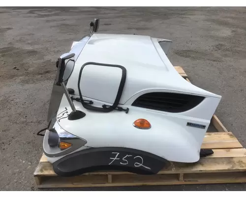 INTERNATIONAL 7400 Hood