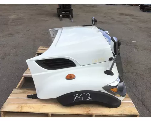 INTERNATIONAL 7400 Hood