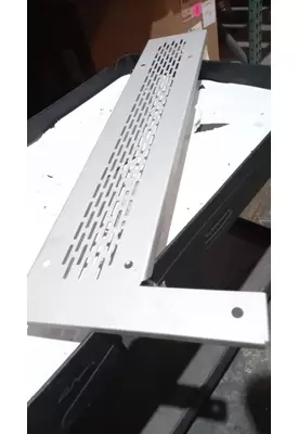INTERNATIONAL 7400 Muffler Shield