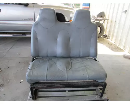 INTERNATIONAL 7400 SEAT, FRONT