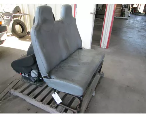 INTERNATIONAL 7400 SEAT, FRONT