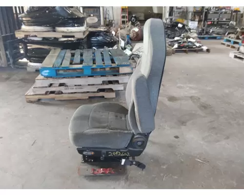 INTERNATIONAL 7400 SEAT, FRONT