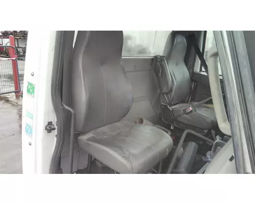 INTERNATIONAL 7400 SEAT, FRONT