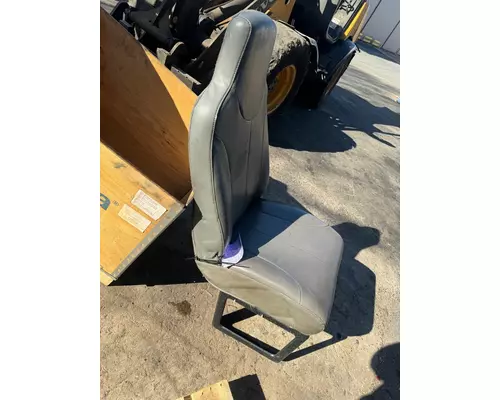 INTERNATIONAL 7400 Seat, Front