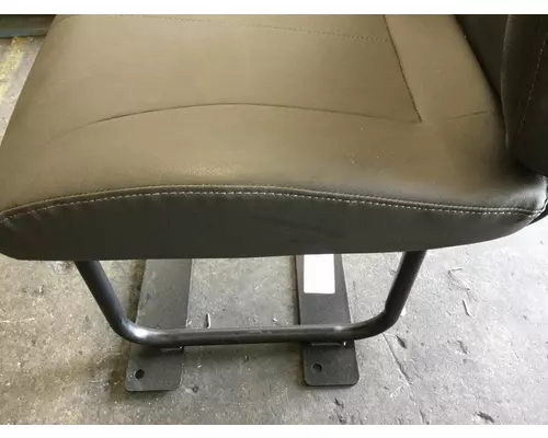 INTERNATIONAL 7400 Seat, Front