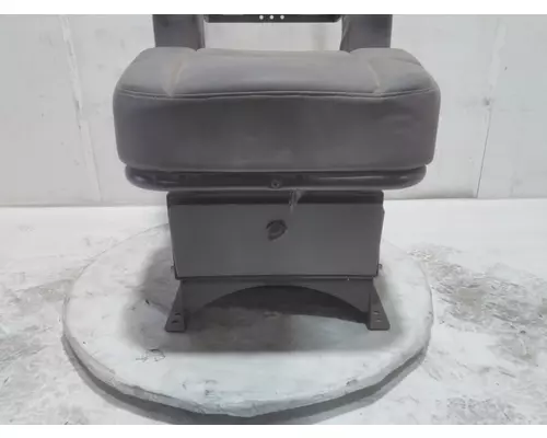 INTERNATIONAL 7400 Seat, Front